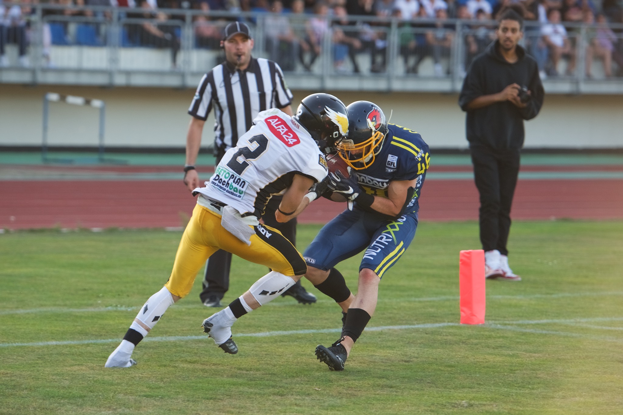 Kurz vor dem Spielende konnte Linus Waydhas (#46) einen Pass in der Endzone abfangen und sicherte den Cardinals den Sieg (Foto: Nick Jungnitsch)